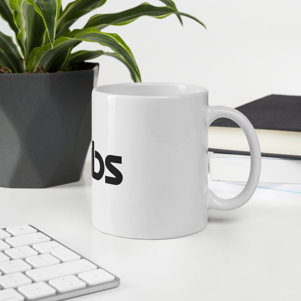 Mug classique Blanc Brillant Klubs (Démo) — Blanc, office environment